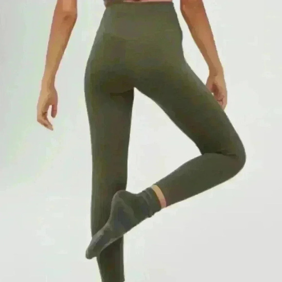 Offline by Aerie Green Real Me High Waisted V-Seam 7/8 Leggings Size S Short - Picture 2 of 11